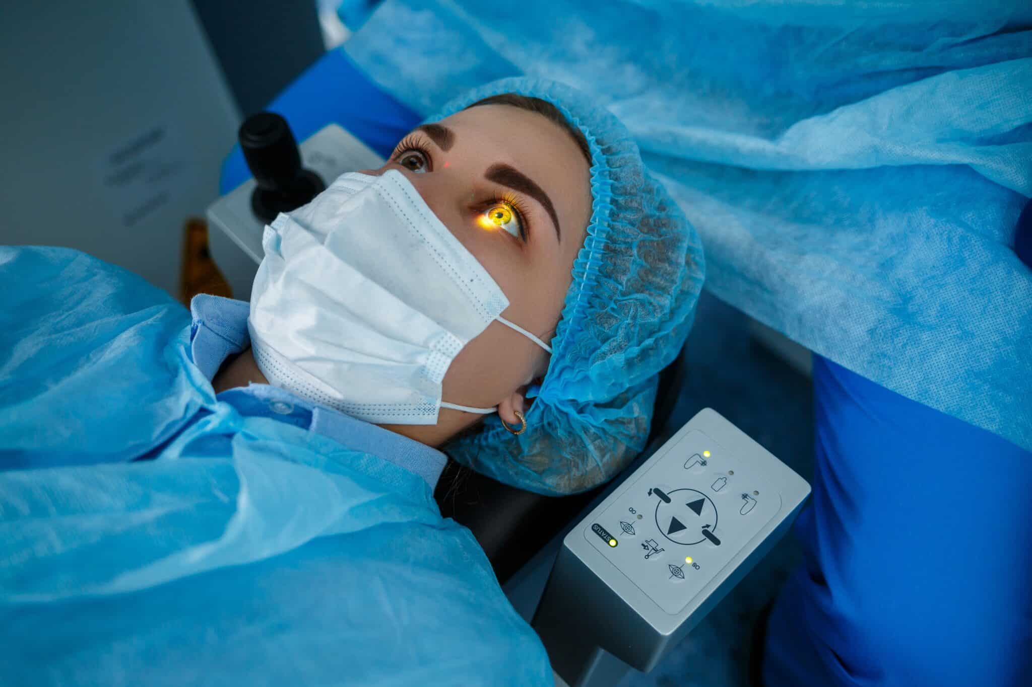Лазерная коррекция зрения до какого возраста. Лазерная коррекция зрения. Лазерная хирургия глаза. Лазерные технологии в медицине. Лазерная коррекция ласик.